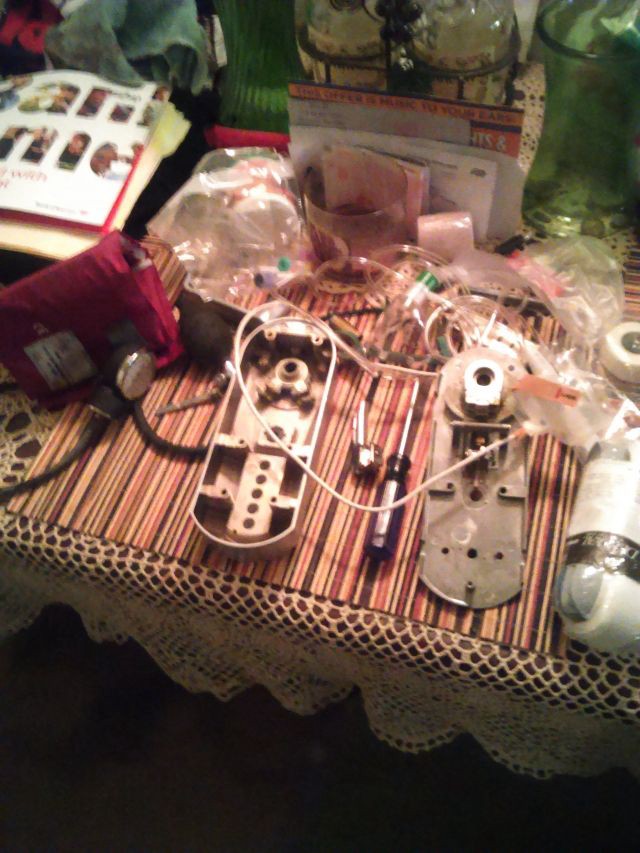 A grinder's workstation. Photo by Voltage Muriel.