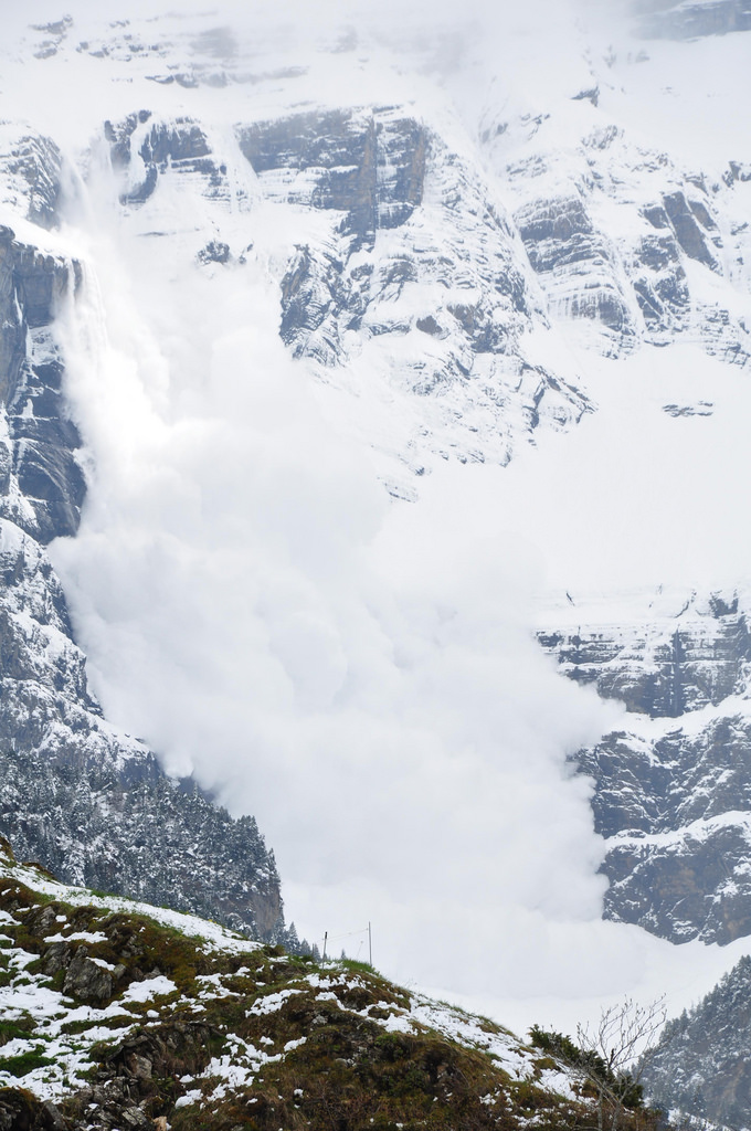 Avalanche in progress. Photo by Sean Gillies.