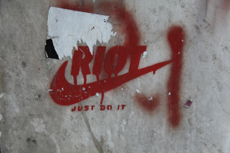 "Riot: just do it" graffiti. Photo via the euskadi 11.